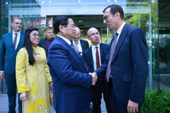 PM Pham Minh Chinh visits the French National Railway Company (SNCF) in Paris on June 11. (Photo: VNA)