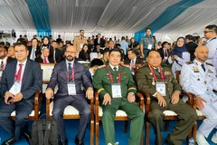 Major General Nguyen Ba Luc (centre), Deputy Chief of the General Staff of the Vietnam People’s Army, at the Indo Defence Expo and Forum. (Photo: VNA)