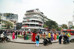 Thousands bid farewell to Hanoi’s iconic “Shark Jaw” building