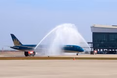 Three official flights land at Long Thanh Airport