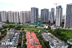 Prime Minister Pham Minh Chinh signs an official dispatch on strengthening oversight and addressing real estate market manipulation and speculation. (Photo: VNA)