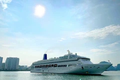 Cruise ship Piano Land carrying about 1,000 tourists from China docks at Ha Long International Cruise Port. (Photo: VNA)