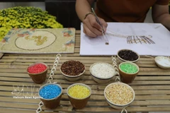 Young Mekong Delta entrepreneur transforms rice grains into artistic masterpieces