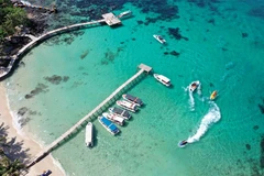 Phu Quoc island is a favourite destination of both domestic and international visitors. (Photo: baodautu.vn)