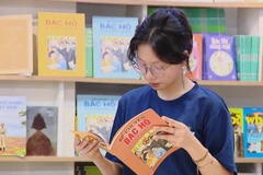 New bilingual book illustrates Ho Chi Minh’s life journey