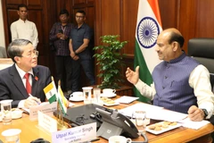 Vice Chairman of the Vietnamese National Assembly Nguyen Duc Hai (L) and Speaker of the India Lok Sabha Om Birla at their meeting on March 17. (Photo: VNA)