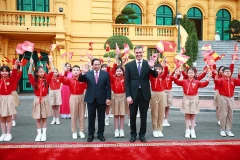 PM hosts red-carpet welcome ceremony for Spanish counterpart