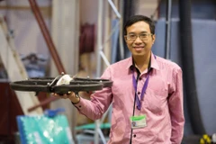 Dr. Tran Phi Vu joins hands with experts from Australia, France and the US to develop agricultural drones that can both diagnose crop diseases and apply treatments. (Photo: VNA)