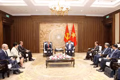 Top leader pledges favourable conditions for US tech firms to invest in Vietnam