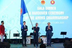 At the handover ceremony of the AMMS Chairmanship on October 17 (Photo: VNA)