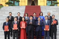 State President Luong Cuong (centre) and the newly-promoted ambassadors (Photo: VNA)