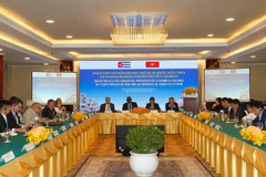 President of the National Assembly of People’s Power and President of the Council of the State of Cuba Esteban Lazo Hernández has a meeting with Ho Chi Minh City enterprises on October 3. (Photo: VNA)