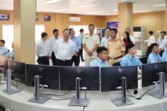 Chairman of HCM City's People's Committee Phan Van Mai visits the city Urban Traffic Management Centre on January 25. (Photo: www.sggp.org.vn)