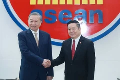 Party General Secretary To Lam (L) meets with ASEAN Secretary-General Kao Kim Hourn at the ASEAN Secretariat's headquarters in Jakarta on March 10, 2025. (Photo: VNA)