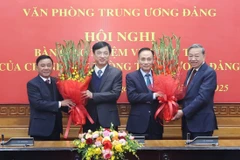 At the ceremony marking the handover of duties at the Party Central Committee’s Office on February 7 (Photo: VNA)