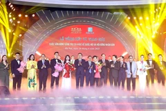 At the award ceremony in Hanoi on June 26 (Photo: VNA)