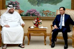 Deputy PM Bui Thanh Son (R) meets with UAE Minister of Investment Mohamed Alsuwaidi in Hanoi on February 8. (Photo: VNA)