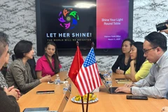 At the roundtable jointly held by the Vietnamese trade office and Let Her Shine. (Photo: VNA)