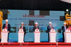 Delegates attend the ground-breaking ceremony of a super white flower glass factory on March 25. (Photo: VNA) 