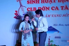 “Don ca tai tu” echoes on the Vam Co River