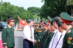 Party General Secretary To Lam and officials of Army Corps 12 on August 5. (Photo: VNA)
