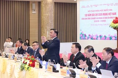 Politburo member, Permanent member of the Party Central Committee’s Secretariat Tran Cam Tu (standing) at the scientific seminar in Hanoi on May 30. (Photo: VNA)