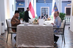 Malaysian Prime Minister Anwar Ibrahim hosts a lunch in honour of visiting Indonesian President Prabowo Subianto at Rumah Tangsi in Kuala Lumpur January 9. (Photo: Bernama)