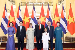 General Secretary of the Communist Party of Vietnam Central Committee To Lam, State President Luong Cuong, and their spouses jointly preside over a state banquet in Hanoi on September 1 in honour of First Secretary of the Communist Party of Cuba Central Committee and President of Cuba Miguel Díaz-Canel Bermúdez and his spouse Lis Cuesta Peraza, (Photo: VNA)