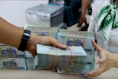 As of the end of March, nearly two million households and individual business owners nationwide were still paying taxes under the lump-sum method. (Photo: VNA)