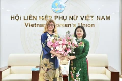 Vice President of the Vietnam Fatherland Front (VFF) Central Committee and Chairwoman of the Vietnam Women’s Union Nguyen Thi Tuyen (R) and UNICEF Representative in Vietnam Silvia Danailov at their meeting on October 3. (Photo: phunuvietnam.vn)