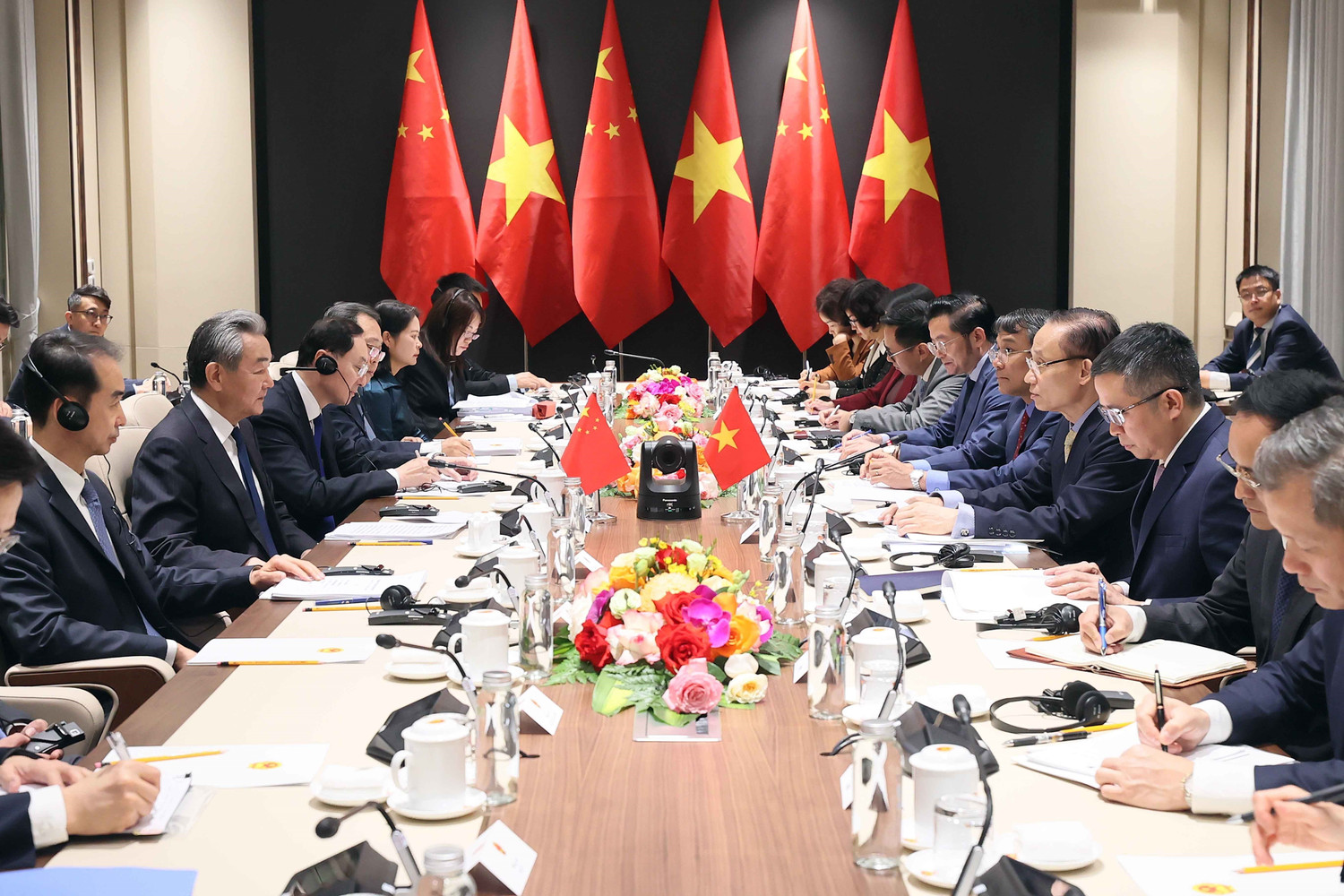 Vietnamese, Chinese FMs agree to make new breakthroughs in substantive ...