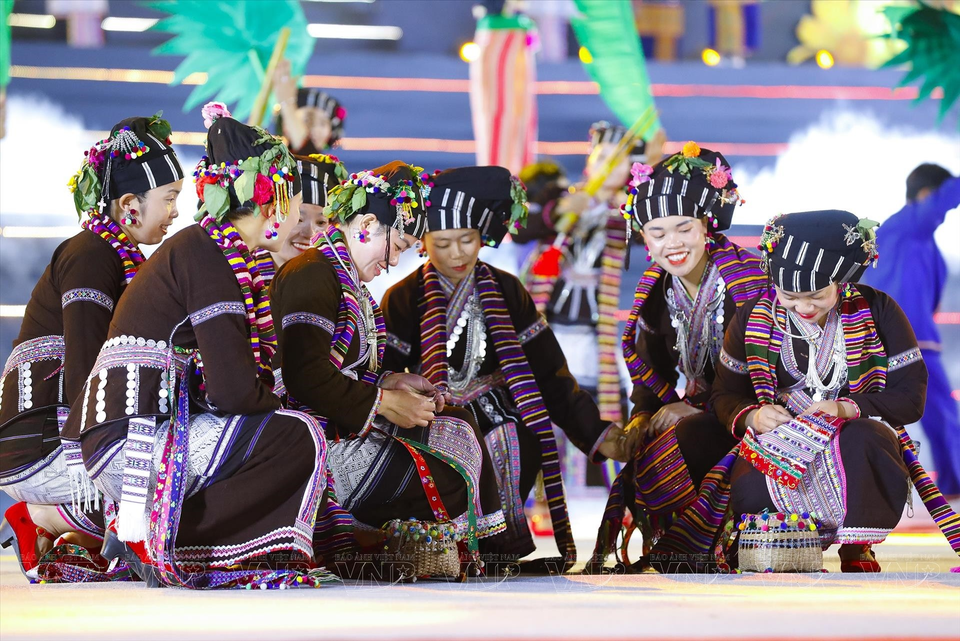 The weaving craft of the Lu in Ban Hon is honored at the Cultural Festival of ethnic groups with population of less than 10,000. (Photo: VNP/VNA)