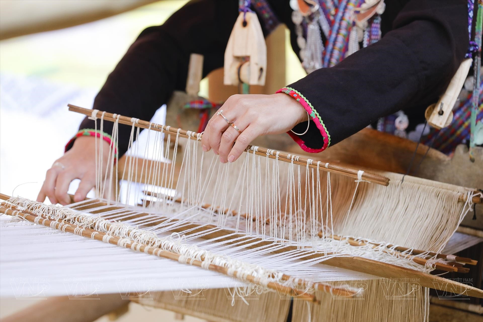 A close look of the traditional loom of the Lu. (Photo: VNP/VNA)