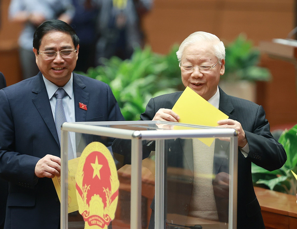 Party General Secretary Nguyen Phu Trong casts his vote during the fourth extraordinary session of the 15th National Assembly in Hanoi, on March 2, 2023. (Photo: VNA)