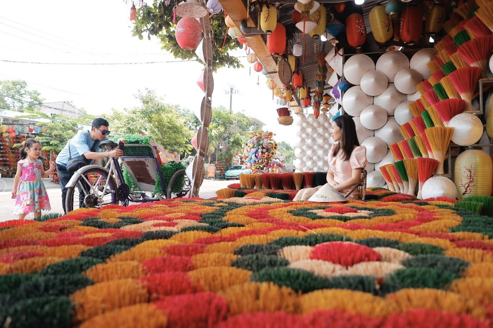 Thuy Xuan village is known for its long-time traditional incense-making craft in Hue. (Photo: VNA)