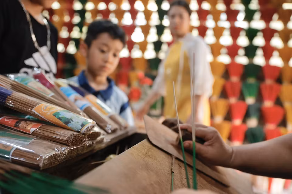 Thuy Xuan village is famous for its incense-making craft, which has been practiced for hundreds of years, making it an impressive tourist destination for both domestic and international visitors. (Photo: VNA)