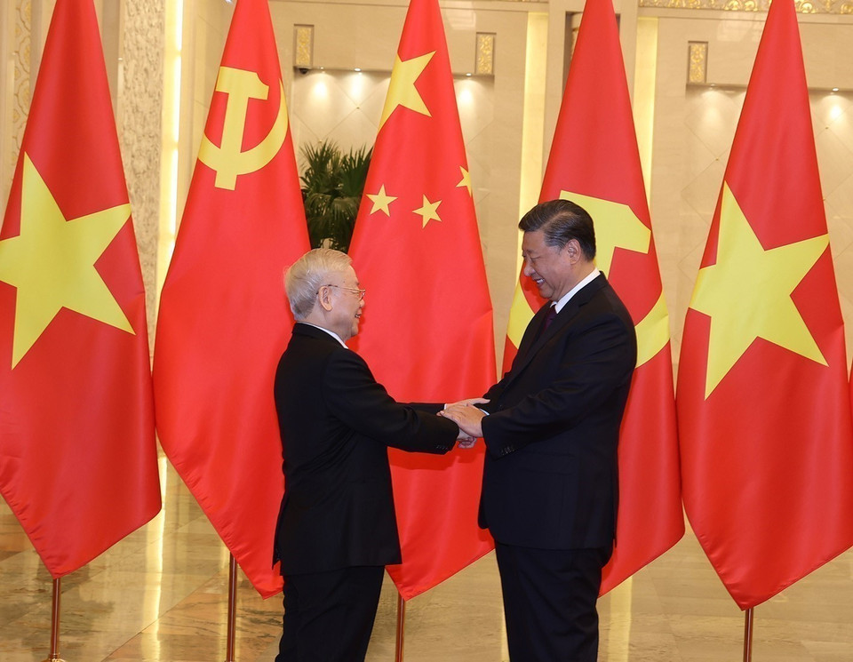 General Secretary, President of China Xi Jinping welcomes General Secretary Nguyen Phu Trong on a state visit to China, in Beijing on October 31, 2022. (Photo: VNA)