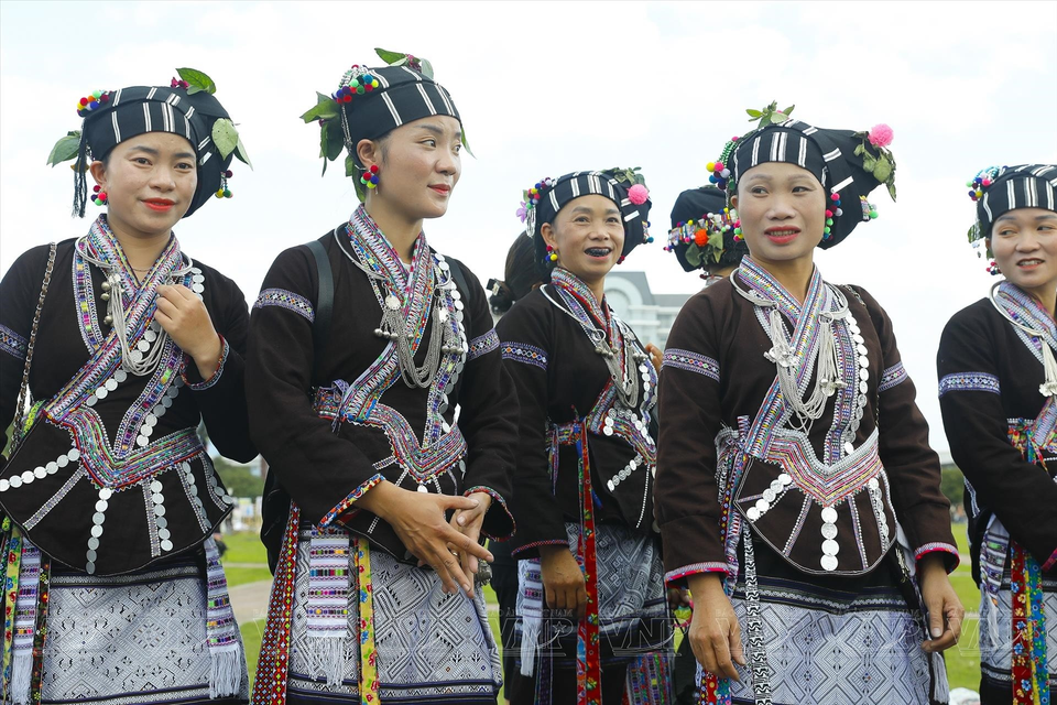 Lu women in their hand-made costumes. (Photo: VNP/VNA)