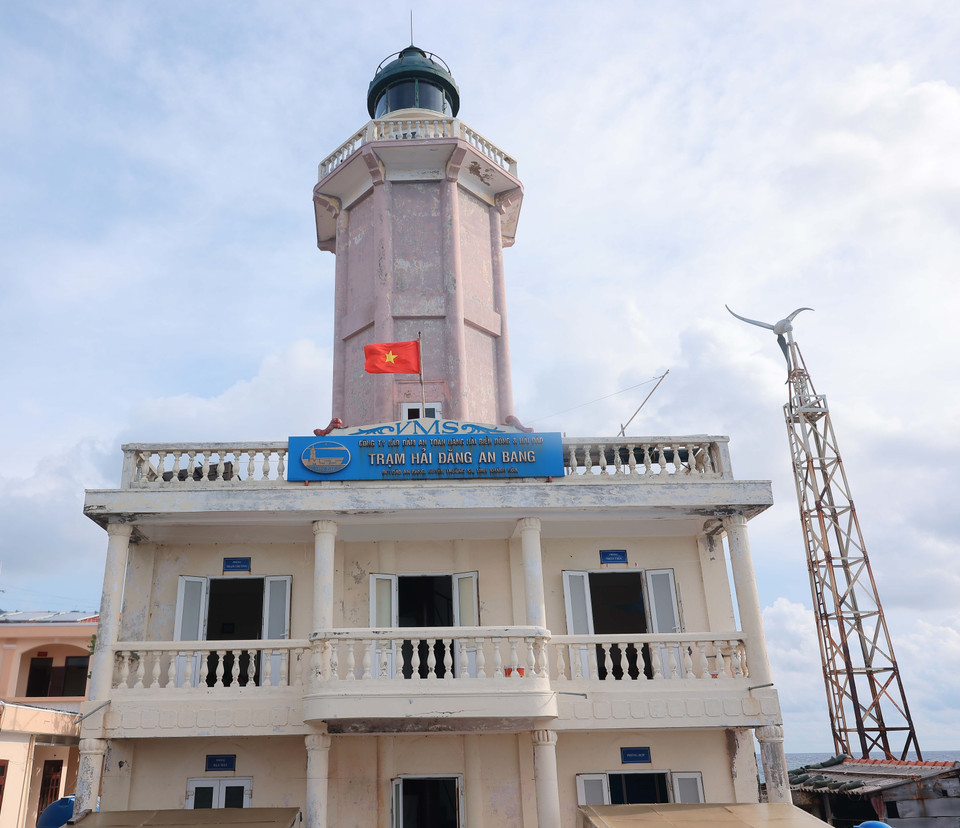 The lighthouse on An Bang Island, Truong Sa (Spratly) Archipelago. (Photo: VNA)