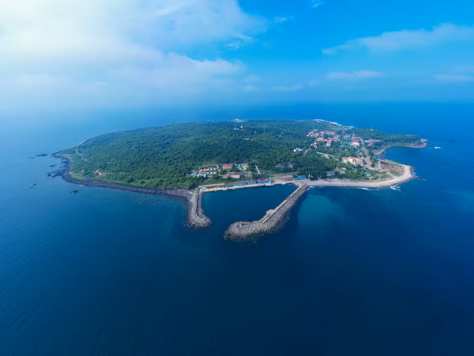Despite its humble size, Con Co Island holds a strategically important position as the guardian of the southern gateway to the Gulf of Tonkin. (Photo: VNA)