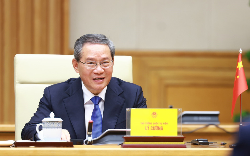 Chinese Premier Li Qiang speaks during the talks. (Photo: VNA)