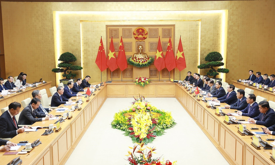 Prime Minister Pham Minh Chinh and Chinese Premier Li Qiang hold talks (Photo: VNA)