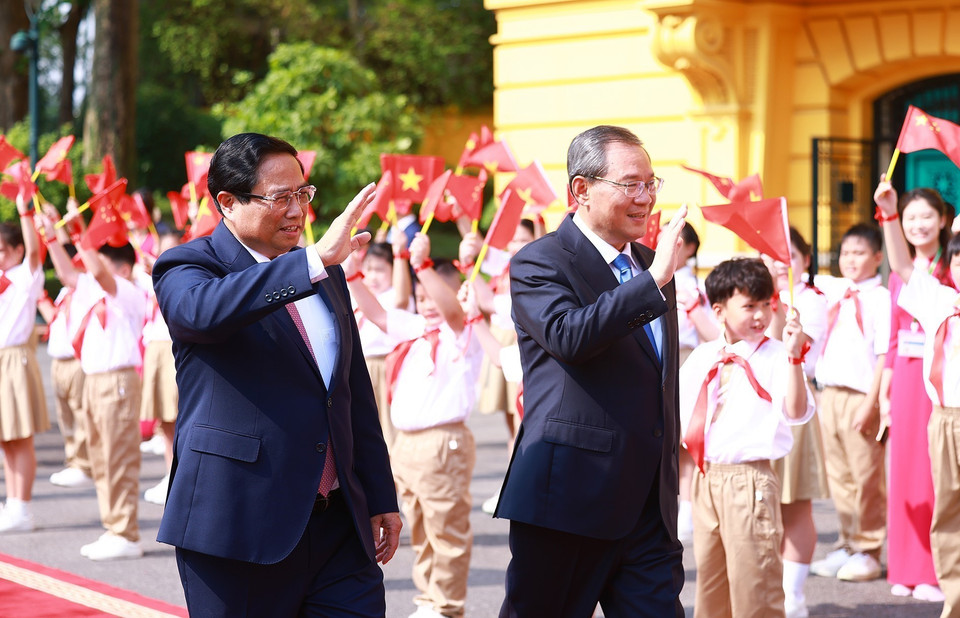 Chinese Premier Li Qiang on his official visit to Vietnam (Photo: VNA)