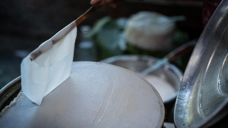 Steamed rice roll is a familiar staple to locals in the central region. (Photo: Vietnam Pictorial)