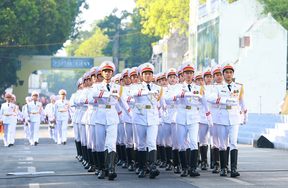 The Vietnam People's Army band parades at the "Cultural Festival for Peace". (Photo: VNA)
