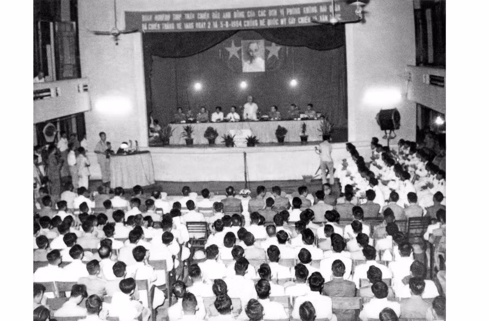 The commendation ceremony for the units that achieved the first victory on August 2 and 5, 1964, organised by the General Staff of the Vietnam People's Army. Photo: Provided by the Vietnam People's Navy