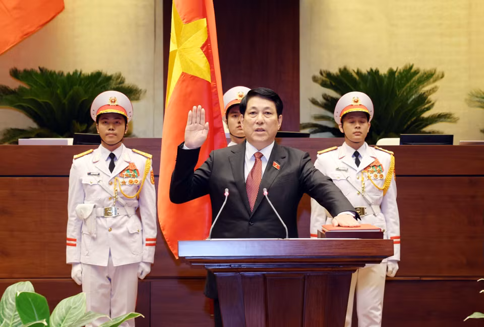 State President Luong Cuong takes the oath in front of the National Assembly and people nationwide on October 21. (Photo: VNA)