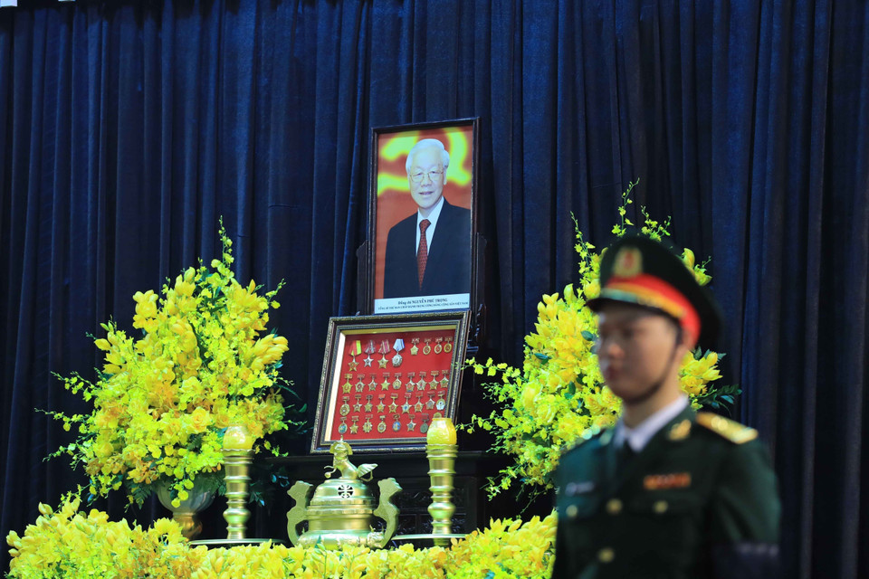 The casket of General Secretary Nguyen Phu Trong is placed at the National Funeral Hall, No. 5 Tran Thanh Tong, Hanoi. Photo: VNA