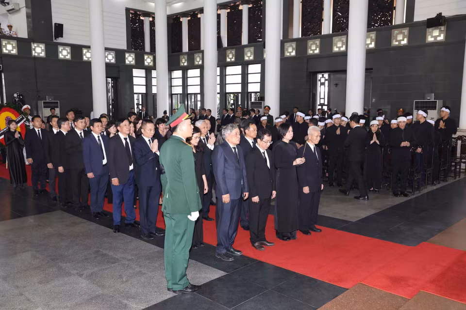 The VNA delegation, led by General Director Vu Viet Trang, pays respects to General Secretary Nguyen Phu Trong at the National Funeral Hall, No. 5 Tran Thanh Tong, Hanoi. Photo: VNA