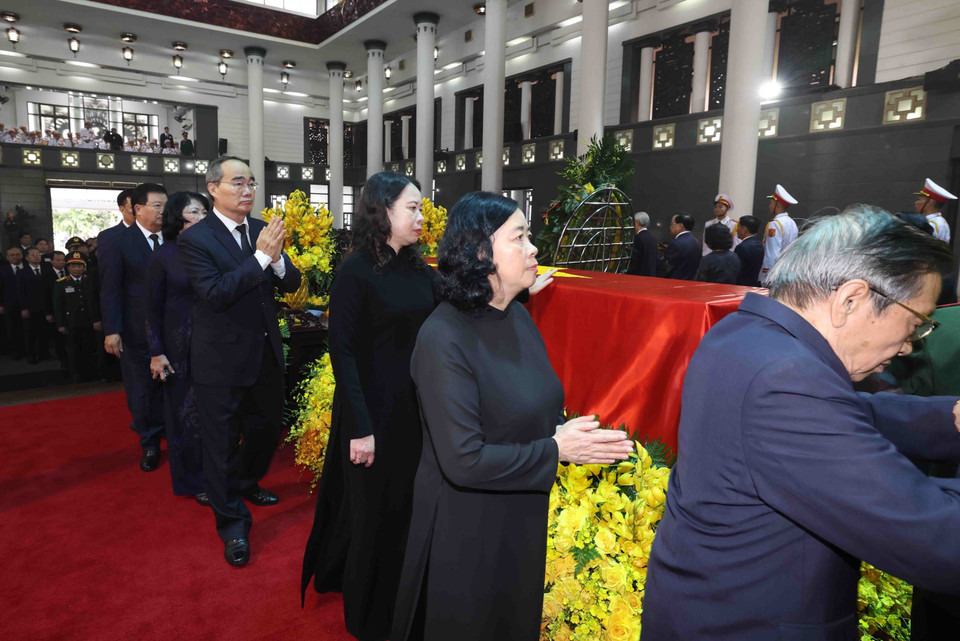 The respect-paying ceremony of General Secretary of the Communist Party of Vietnam Central Committee Nguyen Phu Trong is organised in the national mourning etiquette at the National Funeral Hall, No. 5 Tran Thanh Tong, Hanoi, from 7 AM to 10 PM on July 25 and from 7 AM to 1 PM on July 26, 2024.